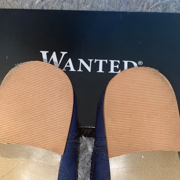 Women’s size 9 navy blue dress shoe - Picture 8 of 12